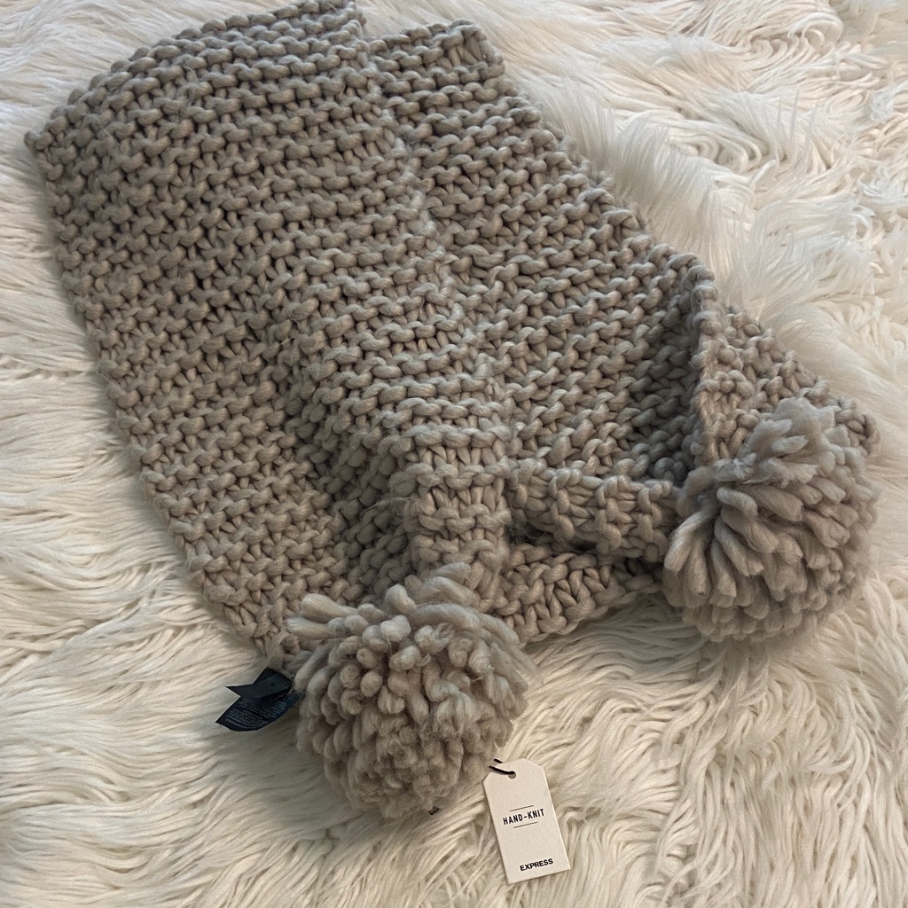 Express Hand Knit Scarf Length 86 Wide 9 Brand New So Beautiful